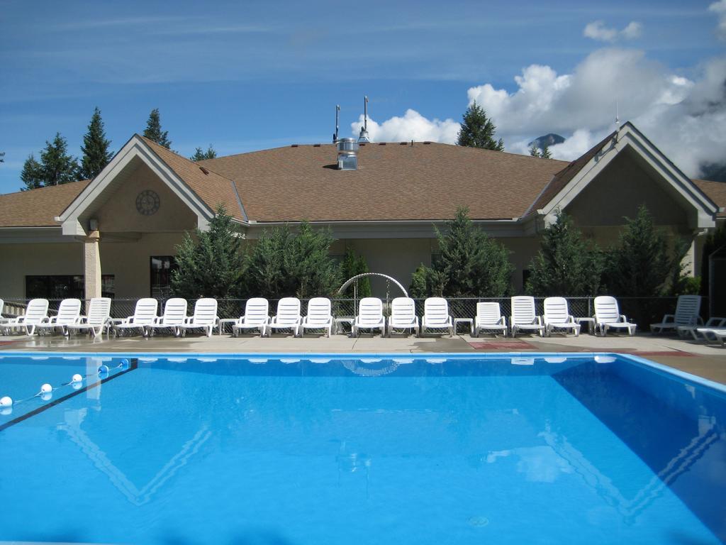 Radium Valley Vacation Resort อินเวอร์เมียร์ ภายนอก รูปภาพ
