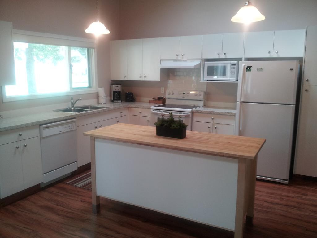 Radium Valley Vacation Resort อินเวอร์เมียร์ ภายนอก รูปภาพ
