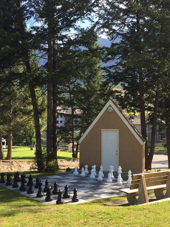 Radium Valley Vacation Resort อินเวอร์เมียร์ ภายนอก รูปภาพ